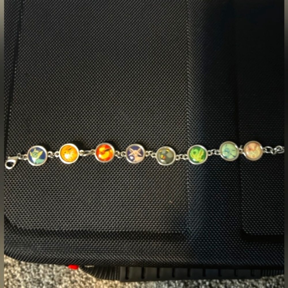 Pokemon braclet - Picture 2 of 3